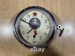 Traduire ce titre en français : Horloge de sous-marin de l'étoile rouge soviétique Kauahguyckue B Cccp avec support mural