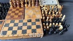 Translate this title in French: Lot méga rare d'échecs en bois soviétiques vintage URSS russes avec échiquier en bois et horloge d'échecs