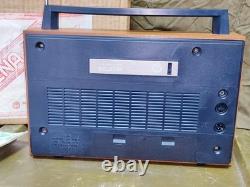 URSS soviétique russe VINTAGE récepteur radio transistor Selena B-216 GO FM UHF