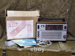 URSS soviétique russe VINTAGE récepteur radio transistor Selena B-216 GO FM UHF