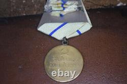 Un Soviet De Russie? Urss Pin Médaille D'insigne De L'ordre Défense D'odessa Wwii Document