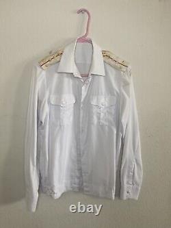 Uniforme de capitaine officier de la Guerre froide soviétique russe de l'URSS avec des insignes de l'époque vintage